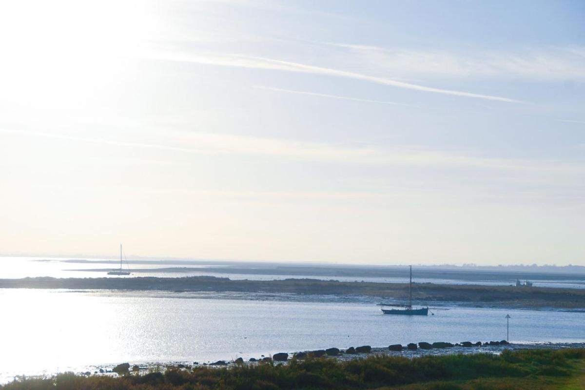 Bromans Barn A Beautiful Cottage By The Sea And Cudmore Nature Reserve West Mersea Exteriör bild